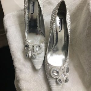 White designer pump size 10